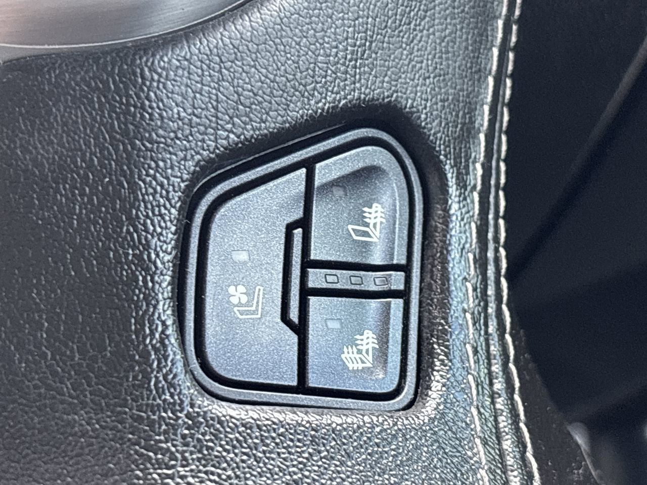 Used 2018 GMC Yukon SLT AWD/4WD image 24