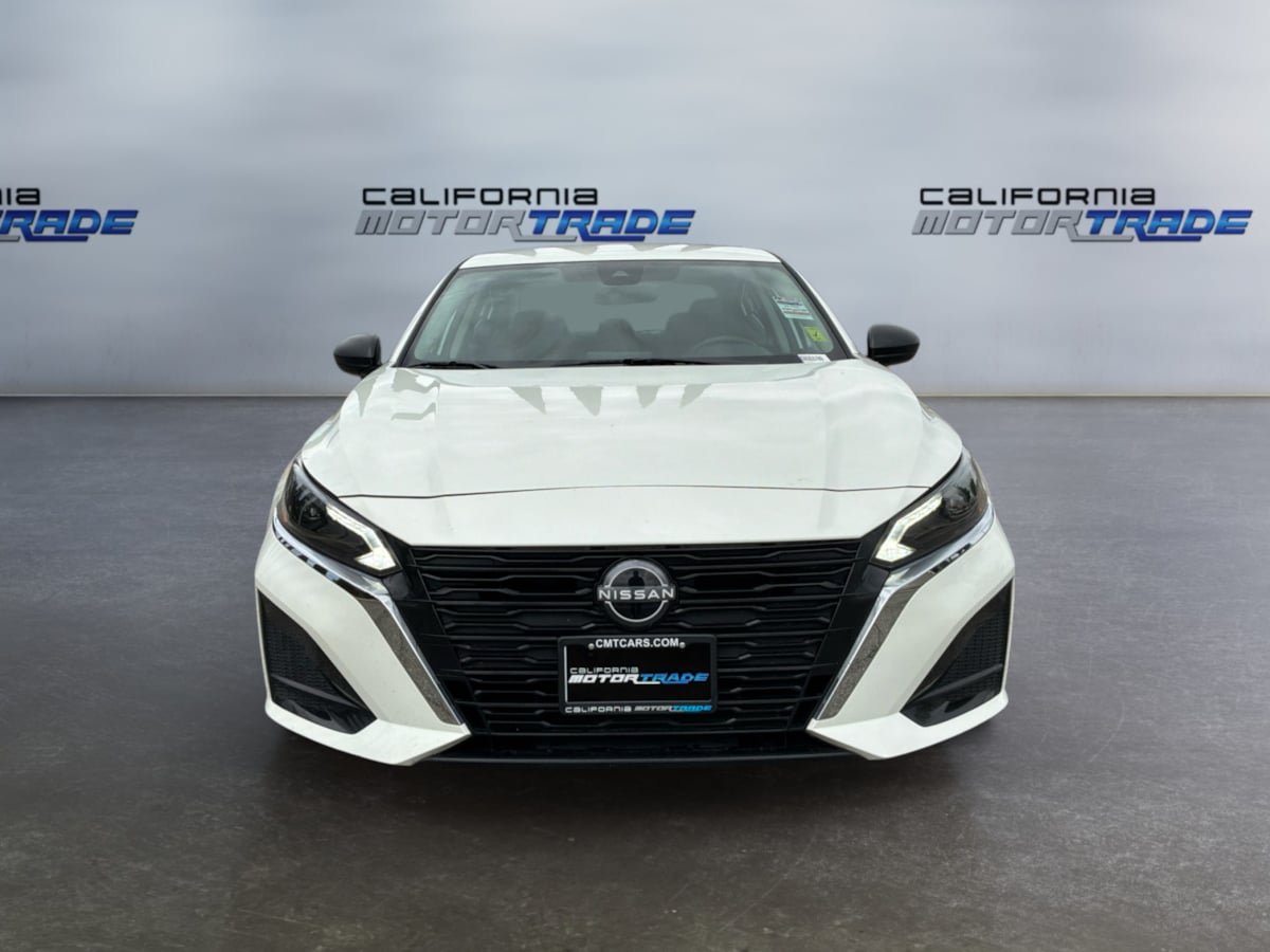 Used 2025 Nissan Altima 2.5 SV FWD image 2