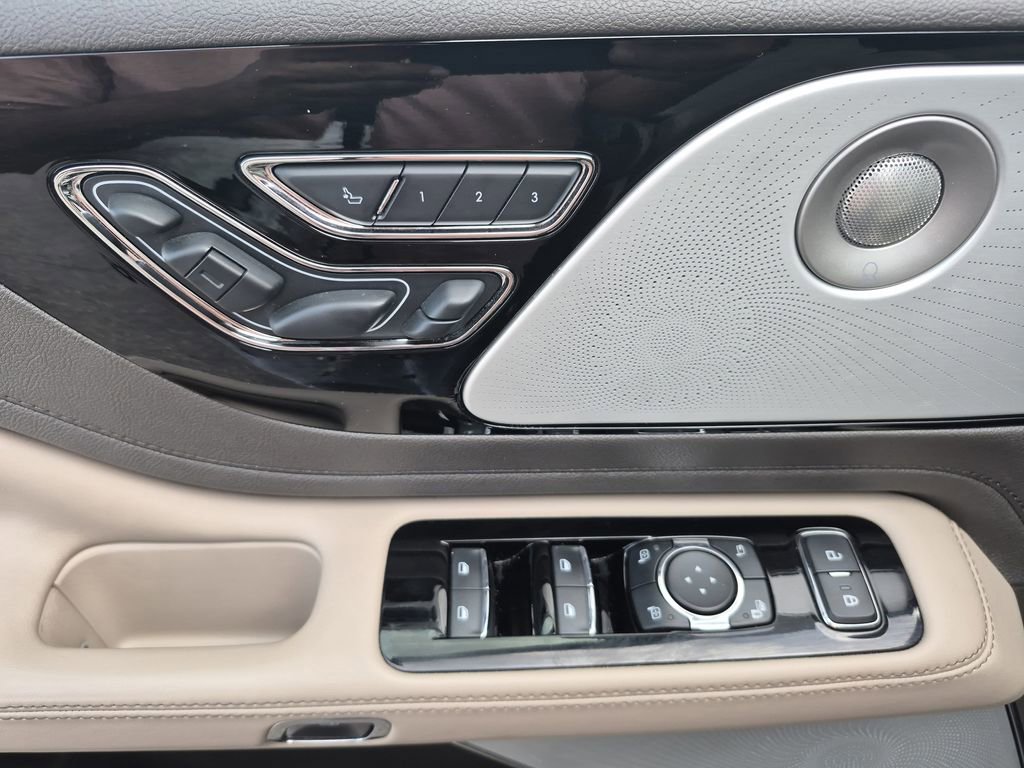 Used 2022 Lincoln Aviator Reserve w/ Equipment Group 201A image 8