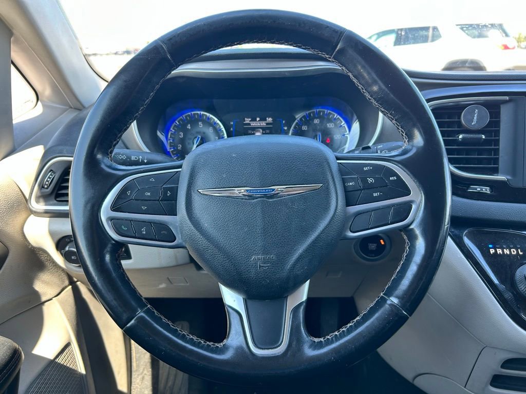 Used 2020 Chrysler Pacifica Touring-L FWD image 23