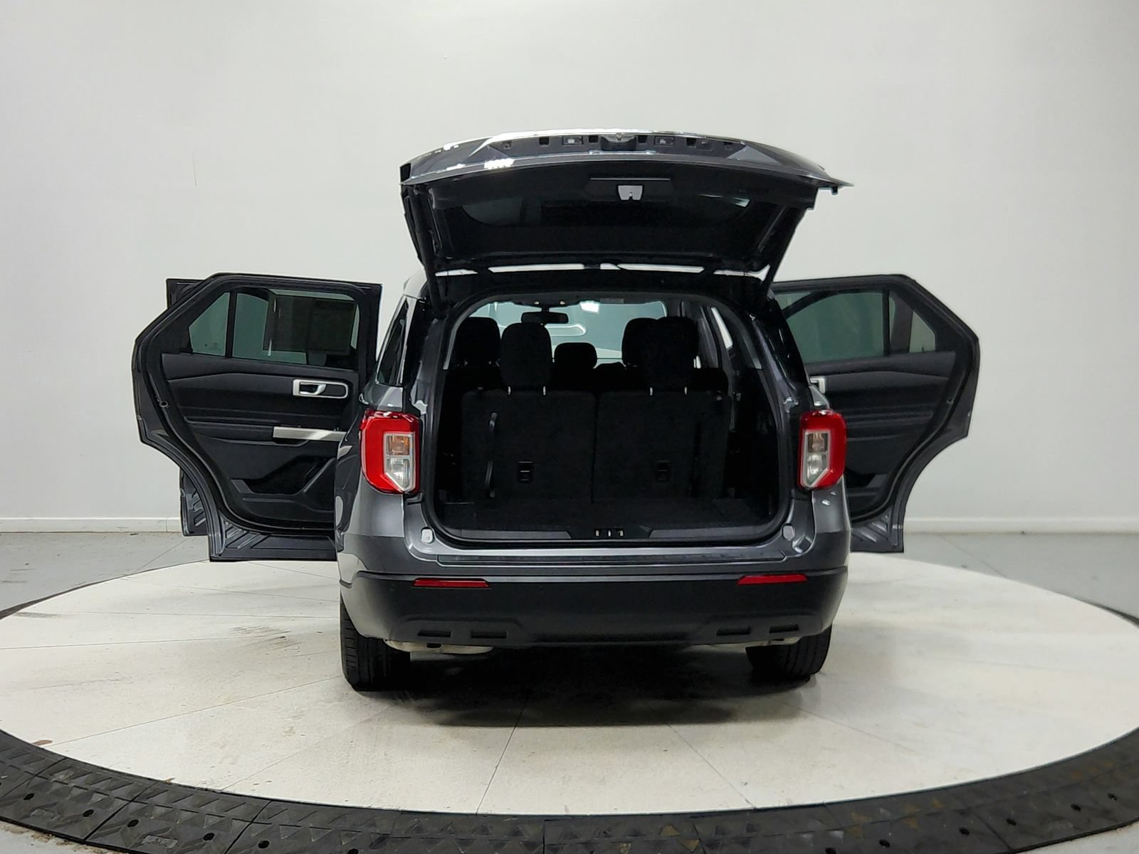 Used 2022 Ford Explorer XLT RWD image 15