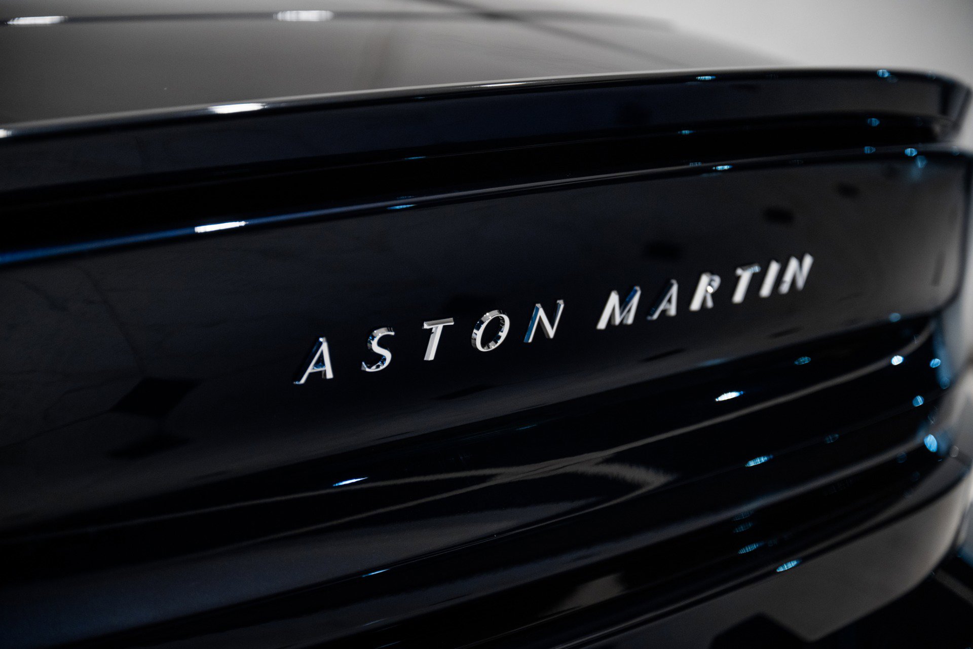 New 2026 Aston Martin Vanquish Convertible image 8