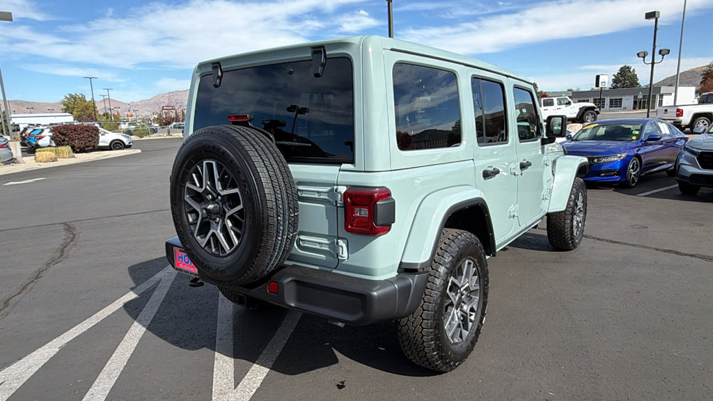 Used 2024 Jeep Wrangler Unlimited Sahara AWD/4WD image 3