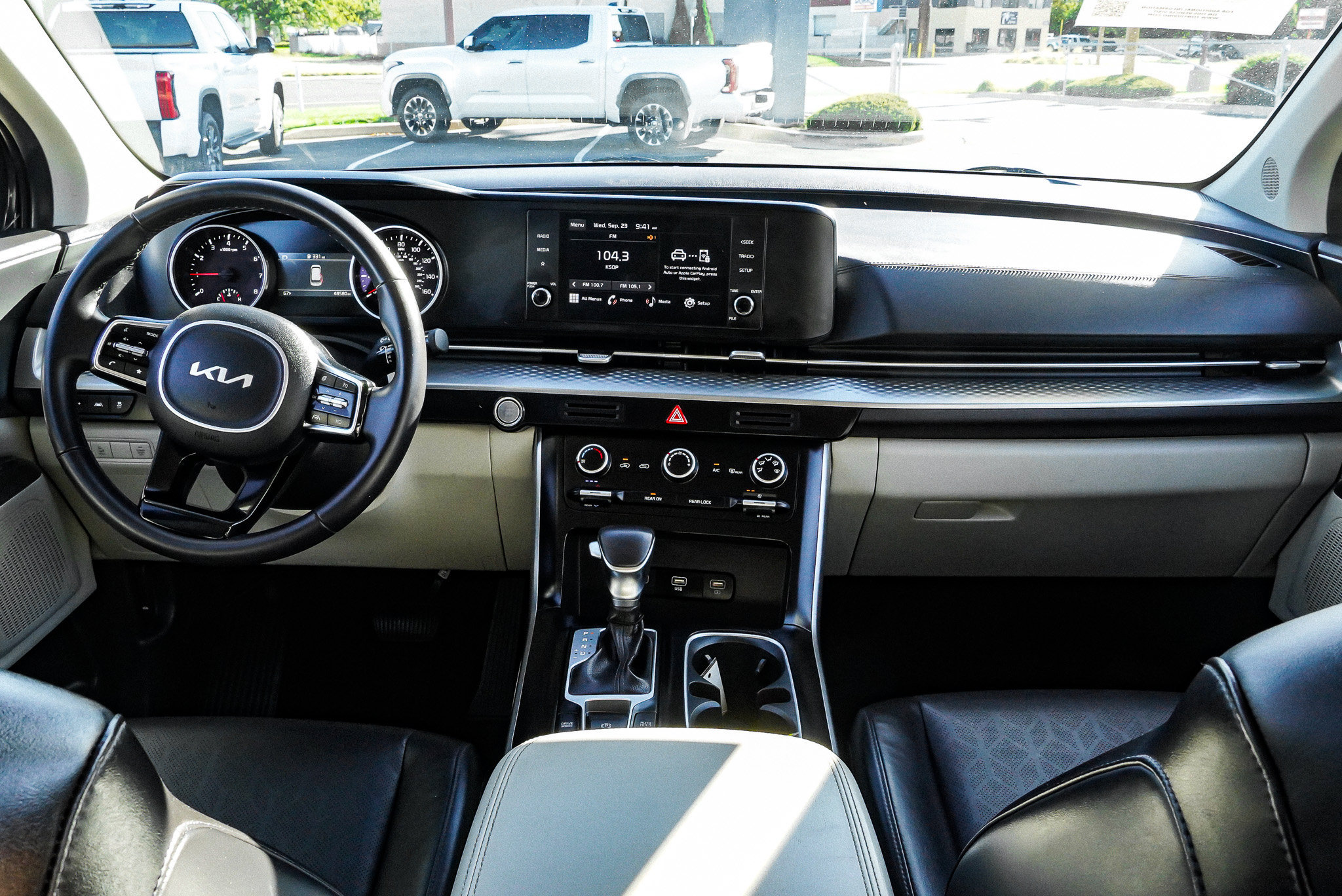 Used 2024 Kia Carnival LX FWD image 31