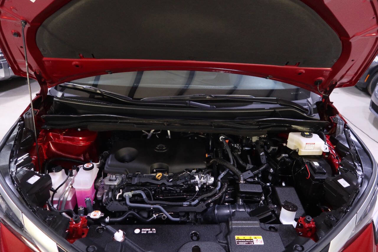 Used 2024 Toyota Sienna XSE image 9