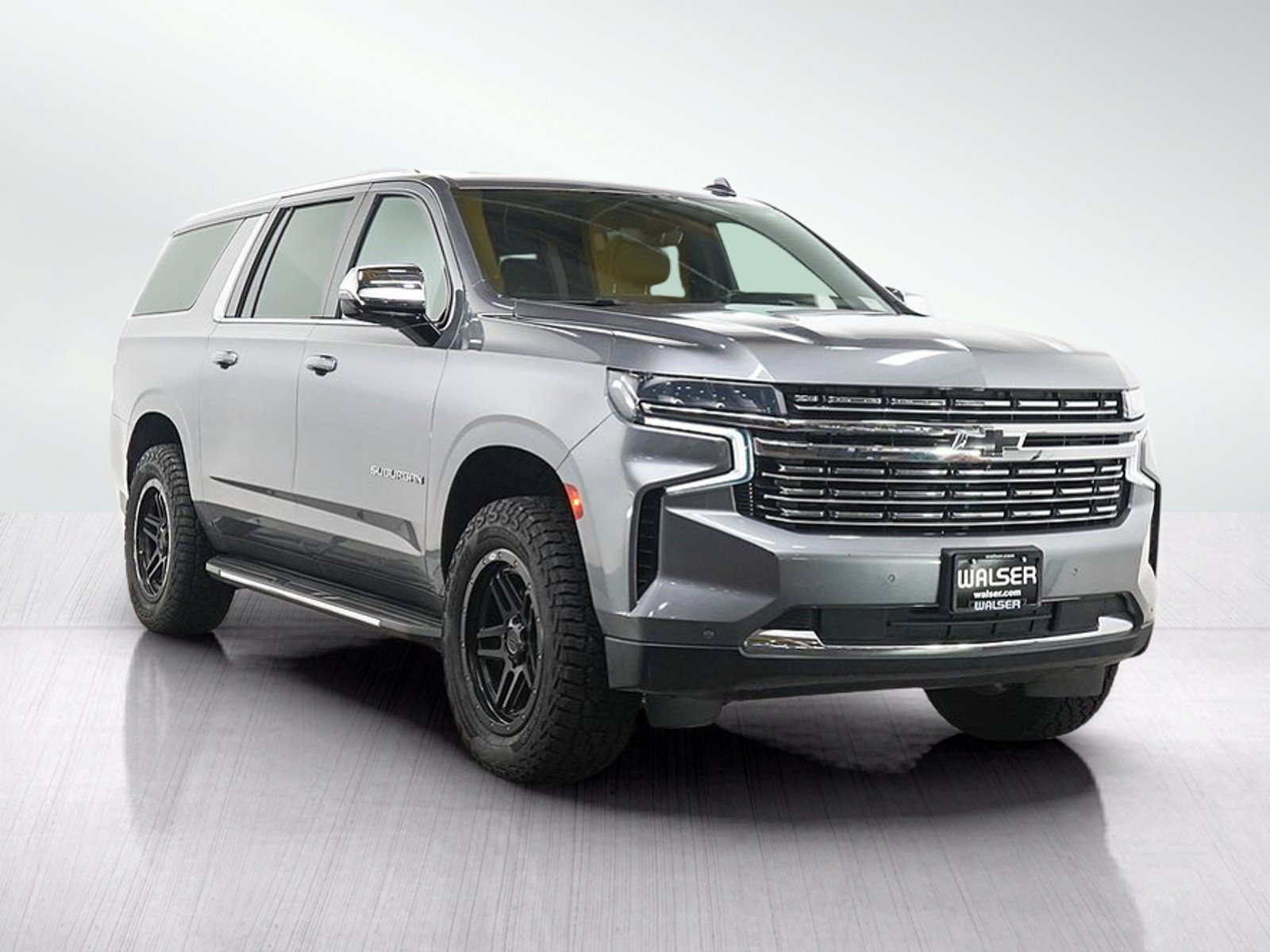 Used 2021 Chevrolet Suburban Premier w/ Premium Package AWD/4WD image 5