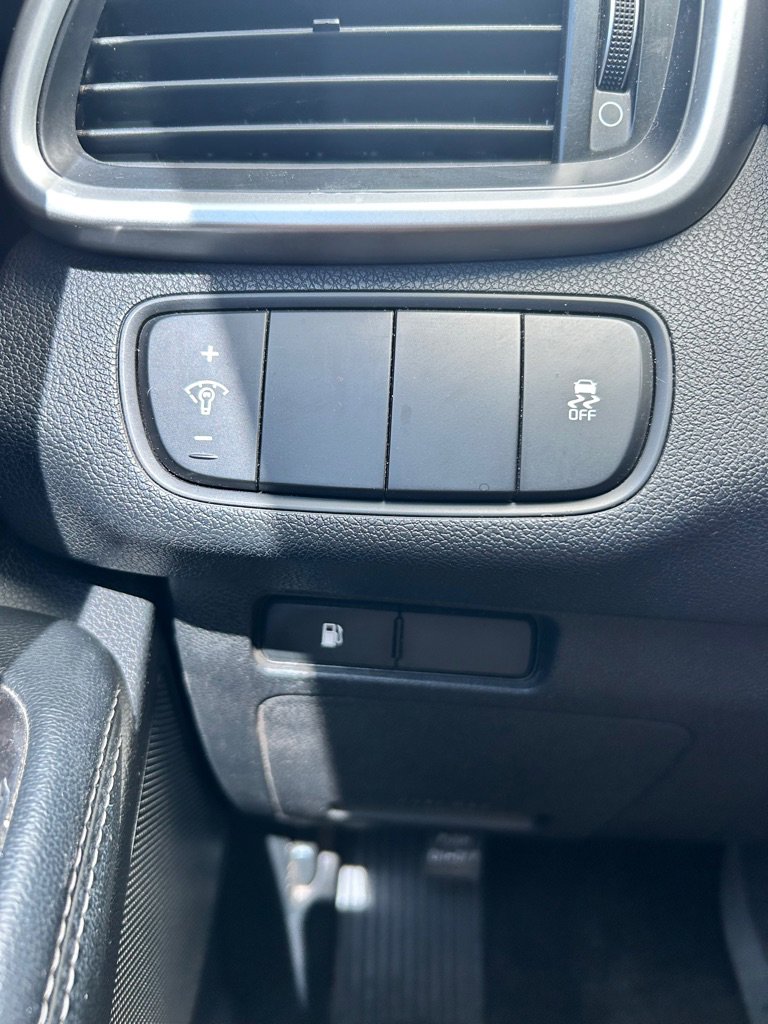 Used 2017 Kia Sorento LX image 11