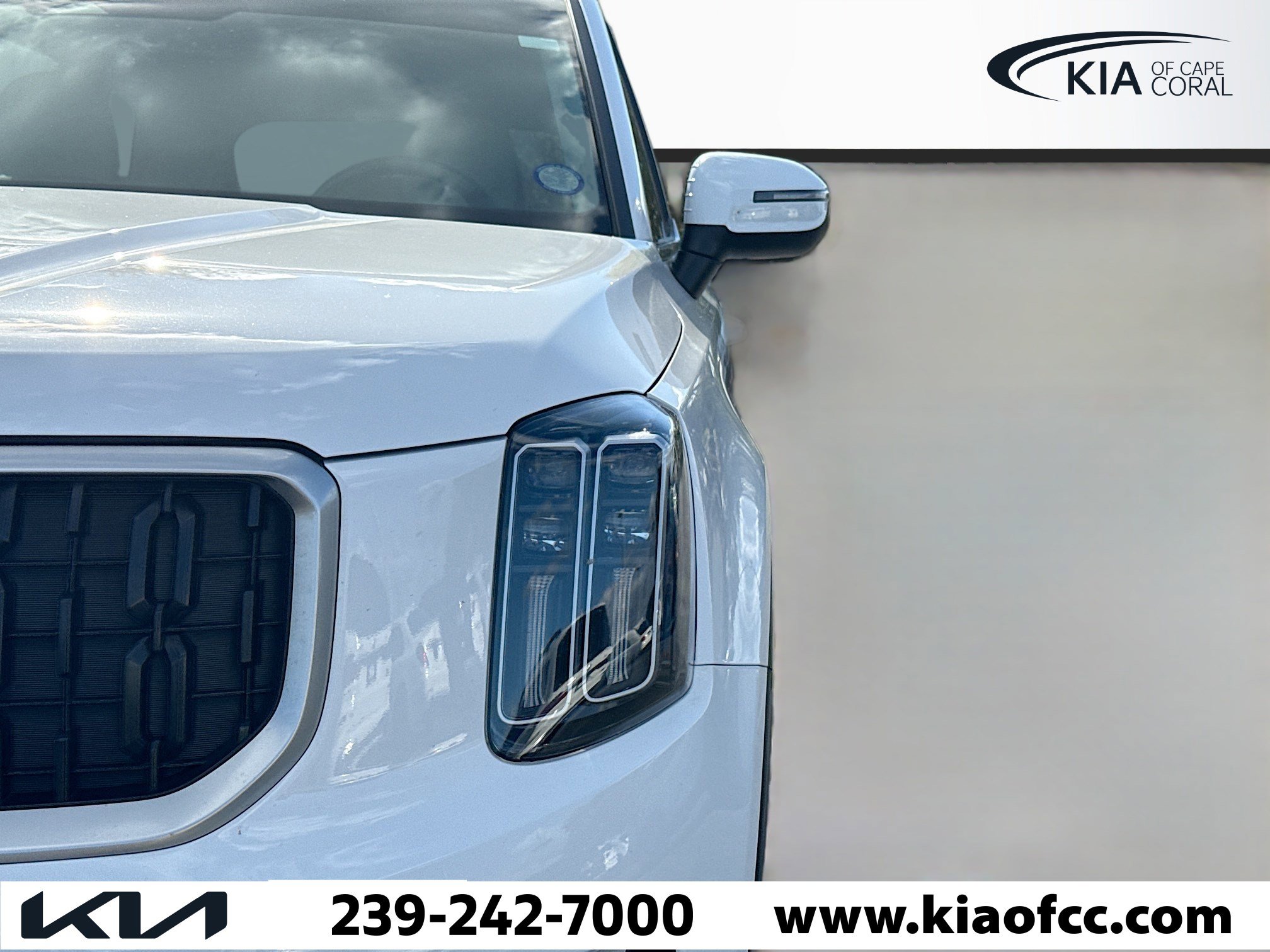 Used 2025 Kia Telluride EX w/ EX Captain's Chair Package image 9