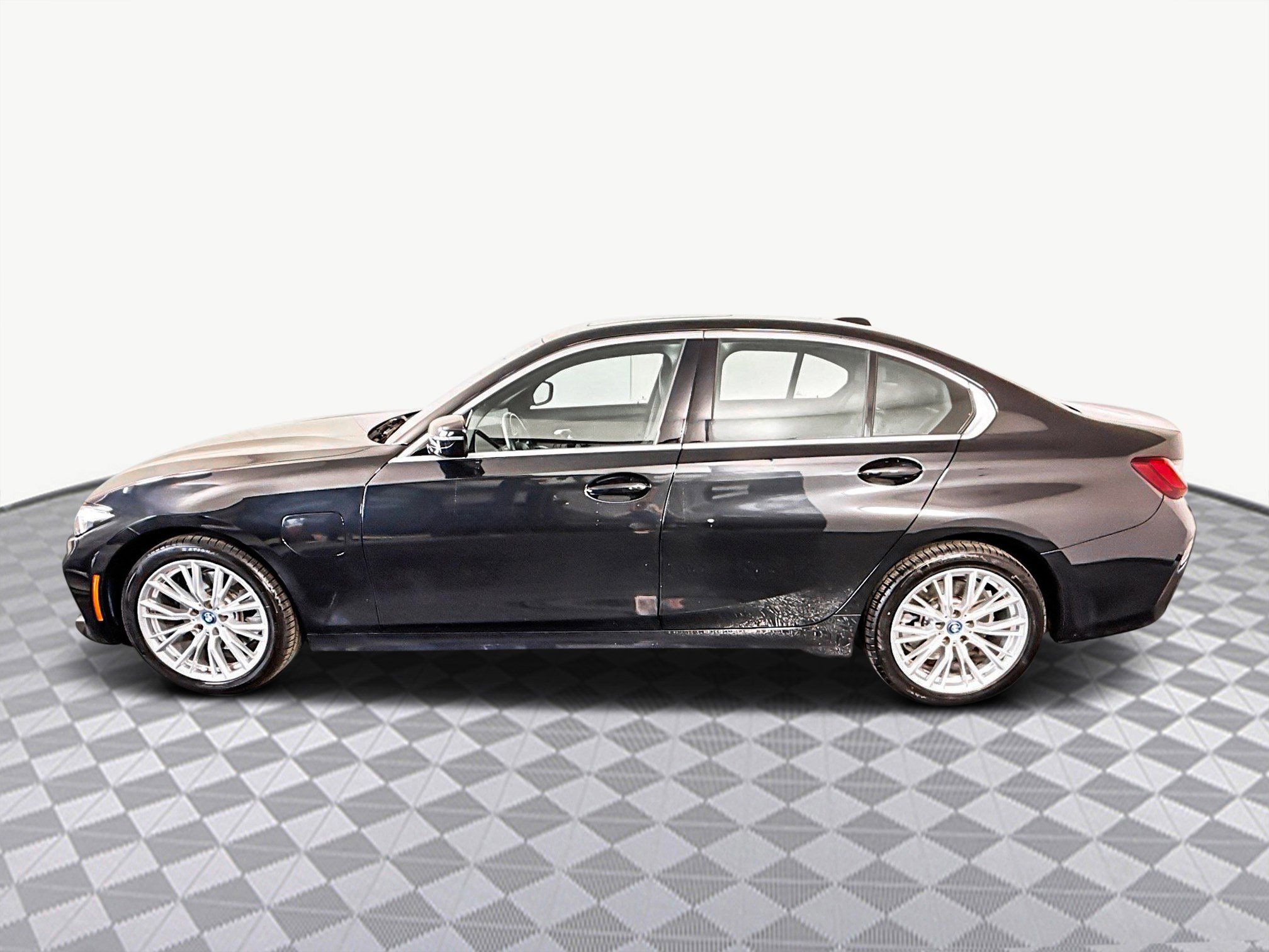Used 2024 BMW 330e image 6