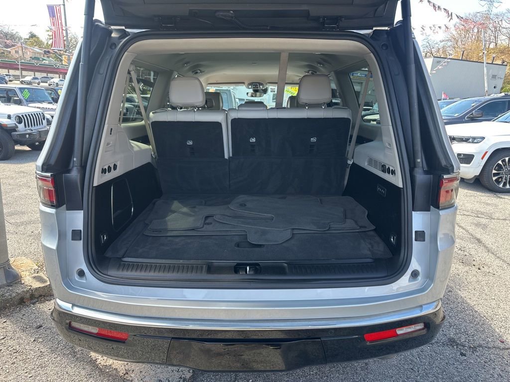 Used 2024 Jeep Wagoneer L Series II w/ Flexible Seating Group image 10