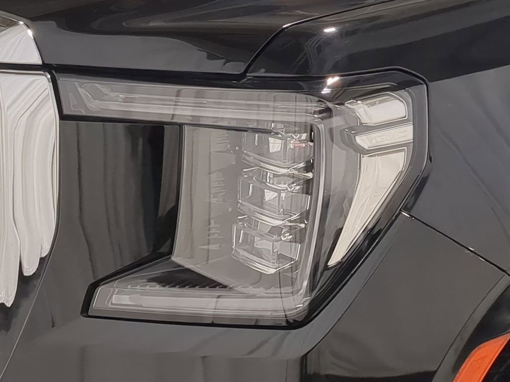 Used 2023 GMC Yukon XL SLT w/ SLT Premium Package image 11