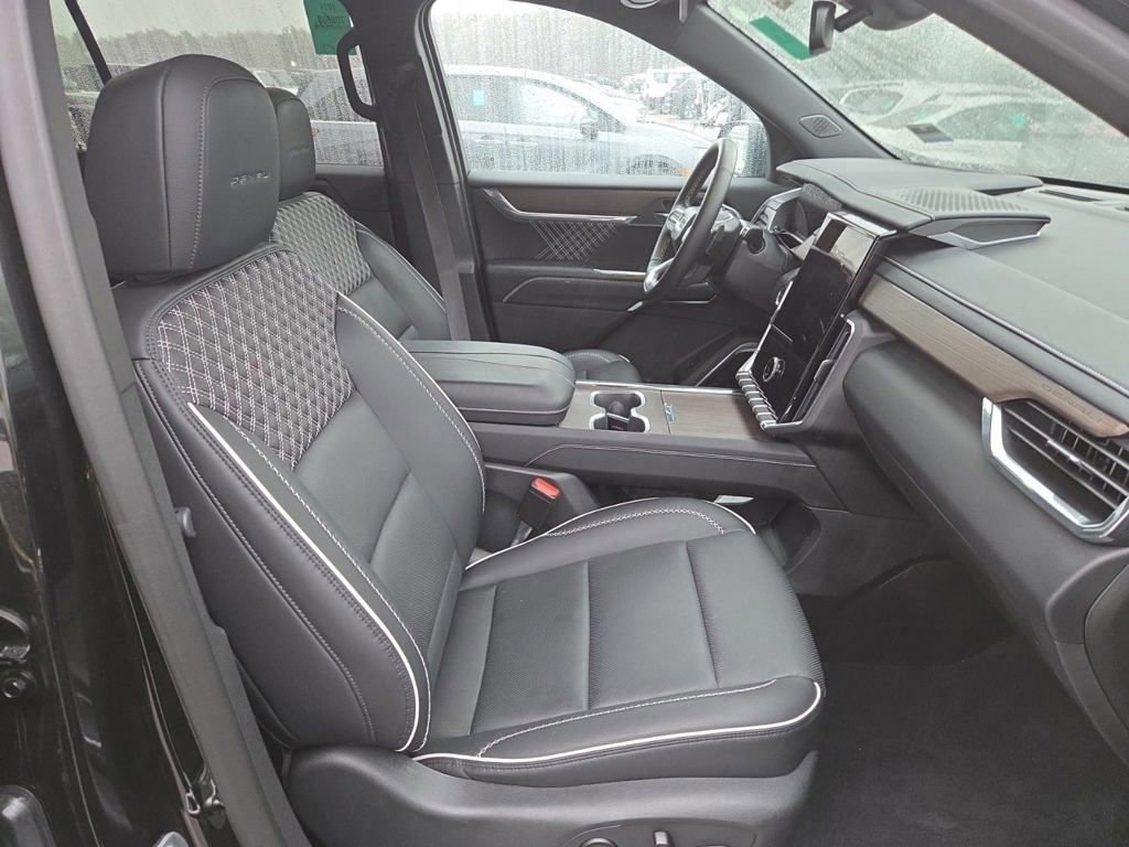 Used 2024 GMC Acadia Denali AWD/4WD image 12