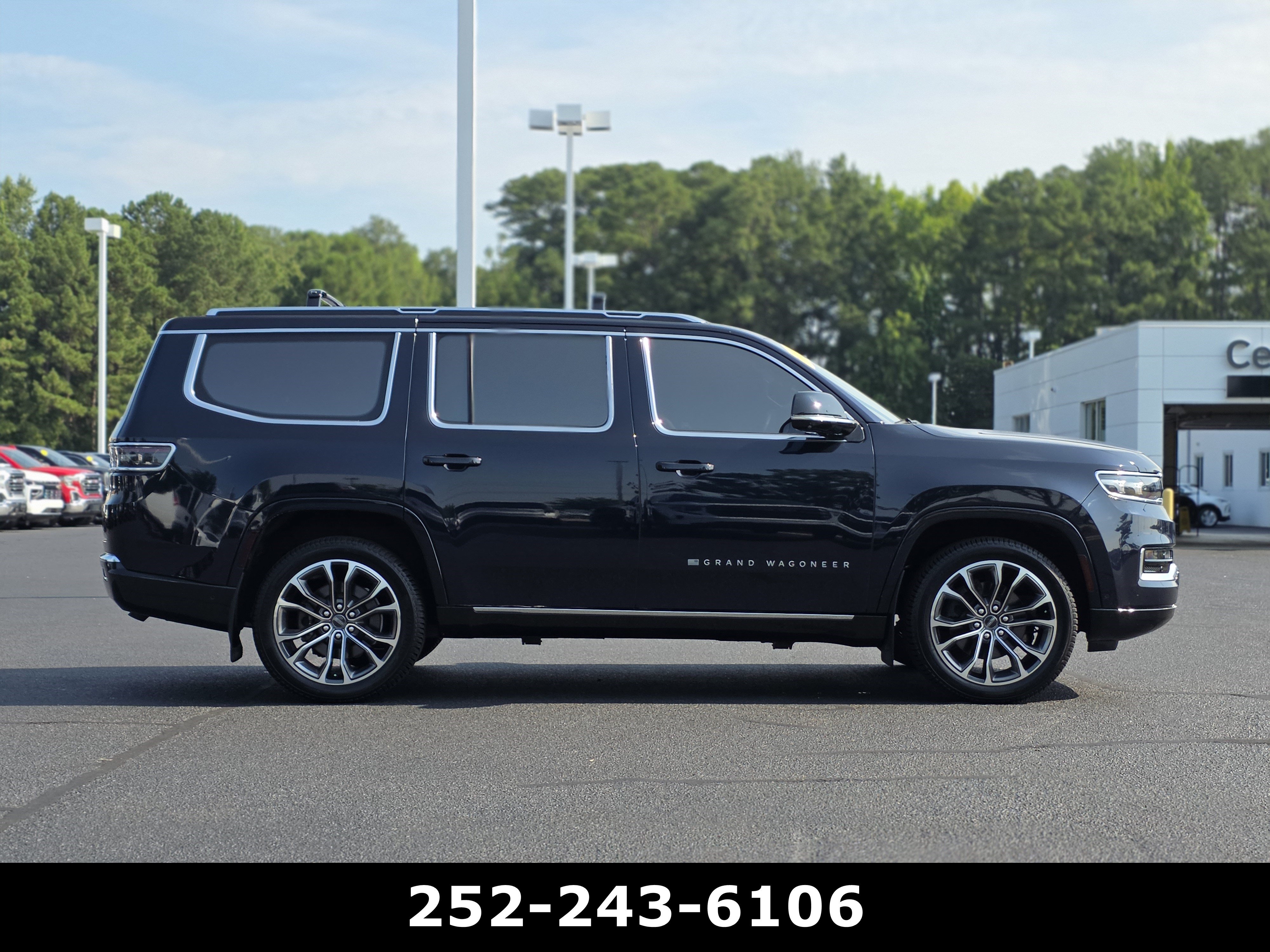 Used 2023 Jeep Grand Wagoneer Series III AWD/4WD image 7