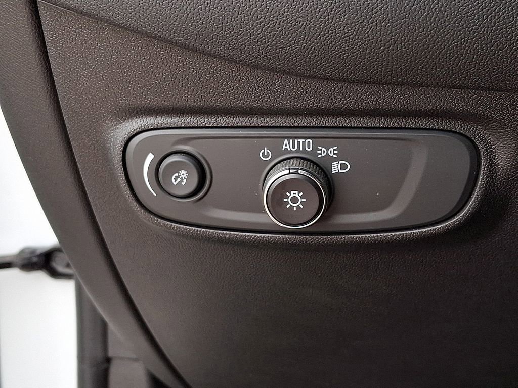 Used 2023 Chevrolet Equinox LT image 25