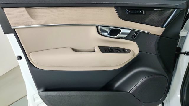 New 2026 Volvo XC90 T8 Plus w/ Protection Package Premier AWD/4WD image 9