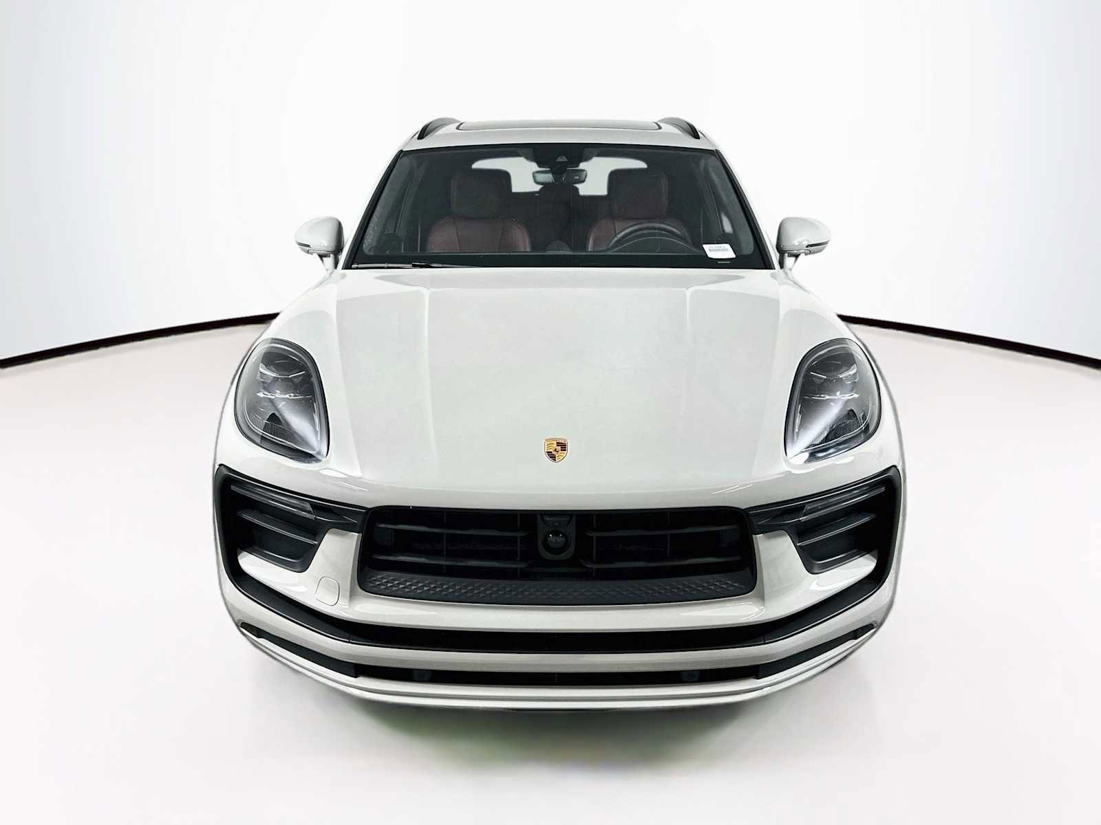 Certified 2026 Porsche Macan AWD/4WD image 6