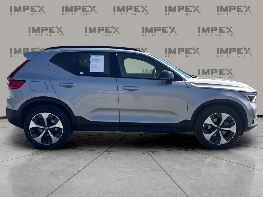 Used 2025 Volvo XC40 B5 Plus AWD/4WD image 6