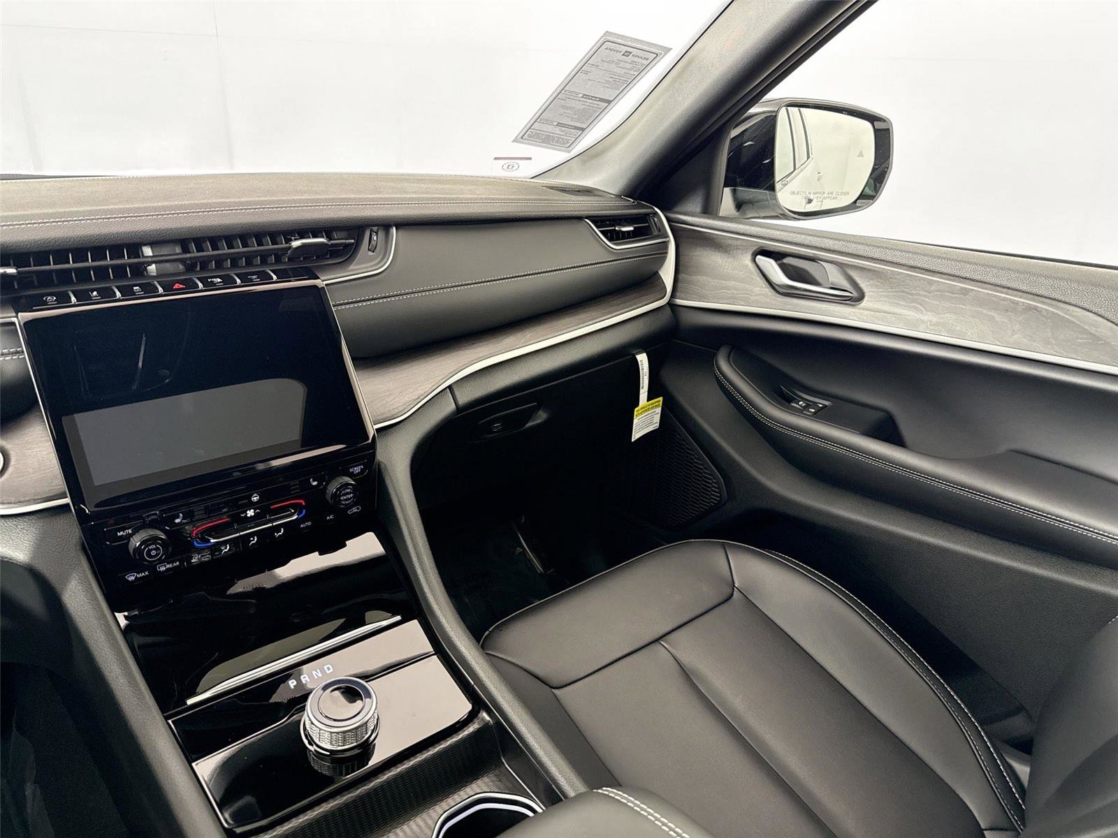 Used 2025 Jeep Grand Cherokee Limited image 33