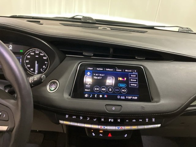 Used 2020 Cadillac XT4 Luxury w/ Cold Weather Package image 15