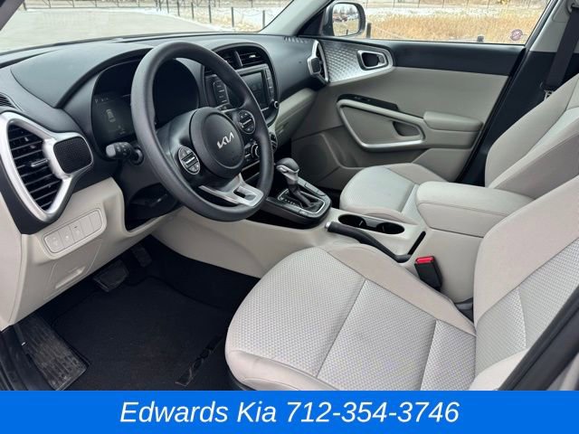 Used 2025 Kia Soul LX image 16