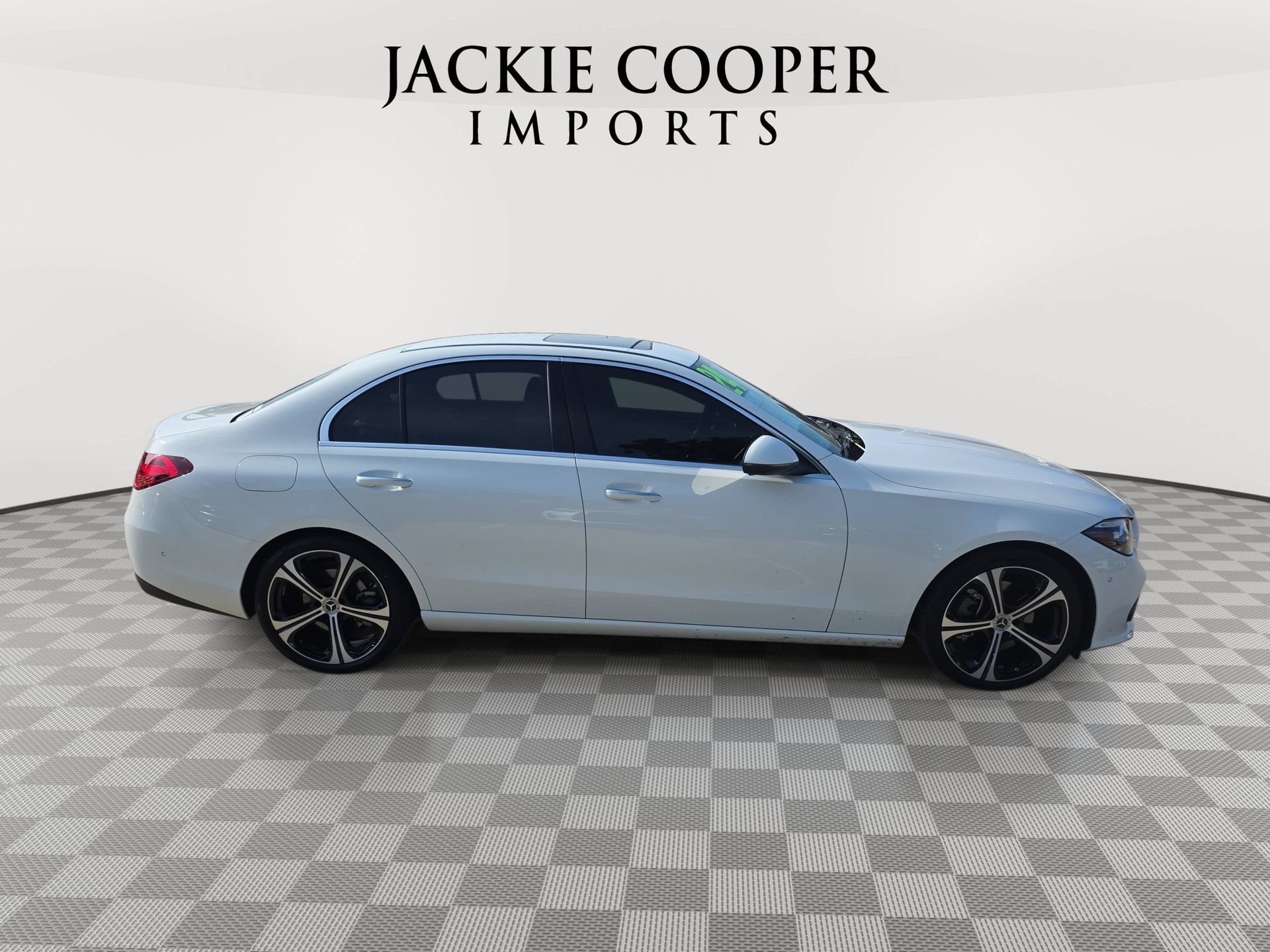 Used 2024 Mercedes-Benz C 300 Sedan image 4