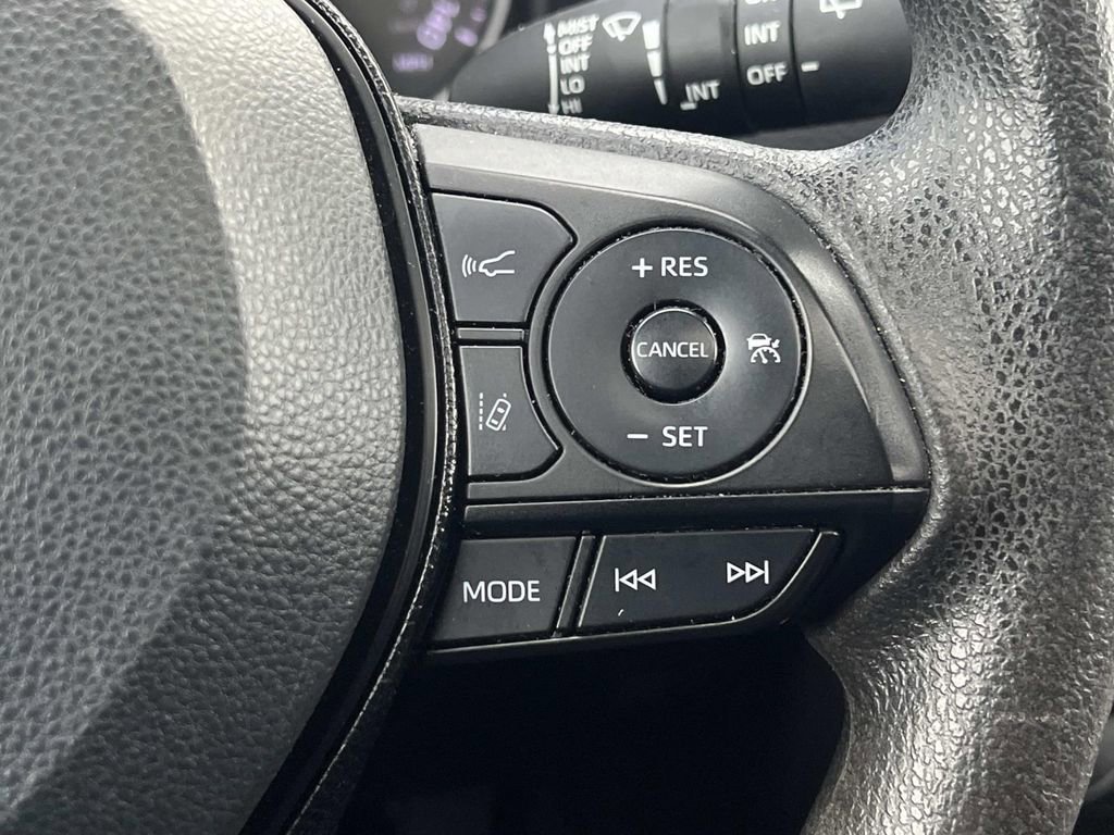 Used 2021 Toyota RAV4 XLE w/ Convenience Package image 29