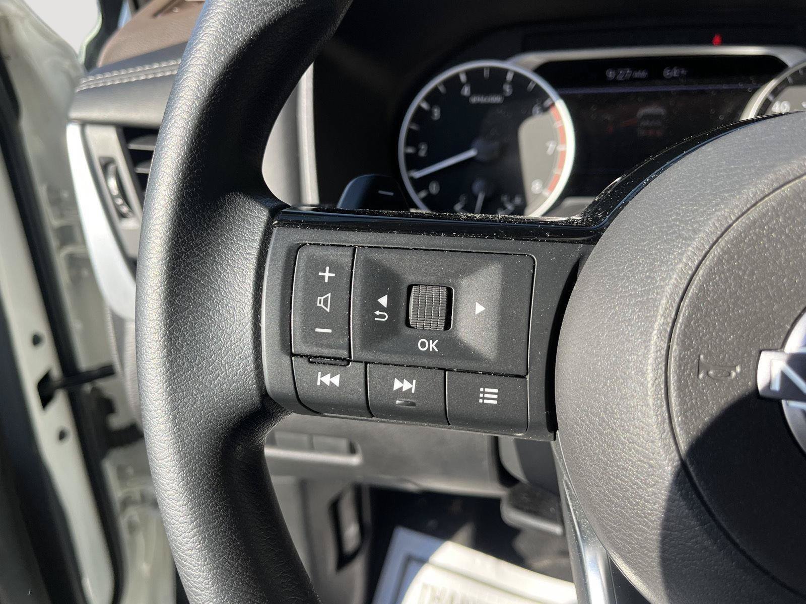 Used 2023 Nissan Rogue SV AWD/4WD image 29