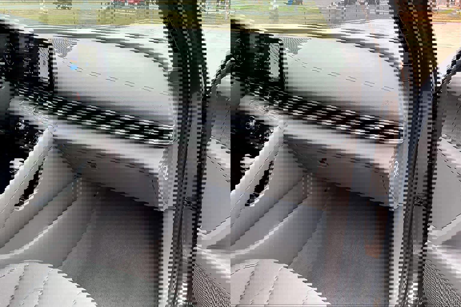 Certified 2024 Hyundai Elantra SEL image 16