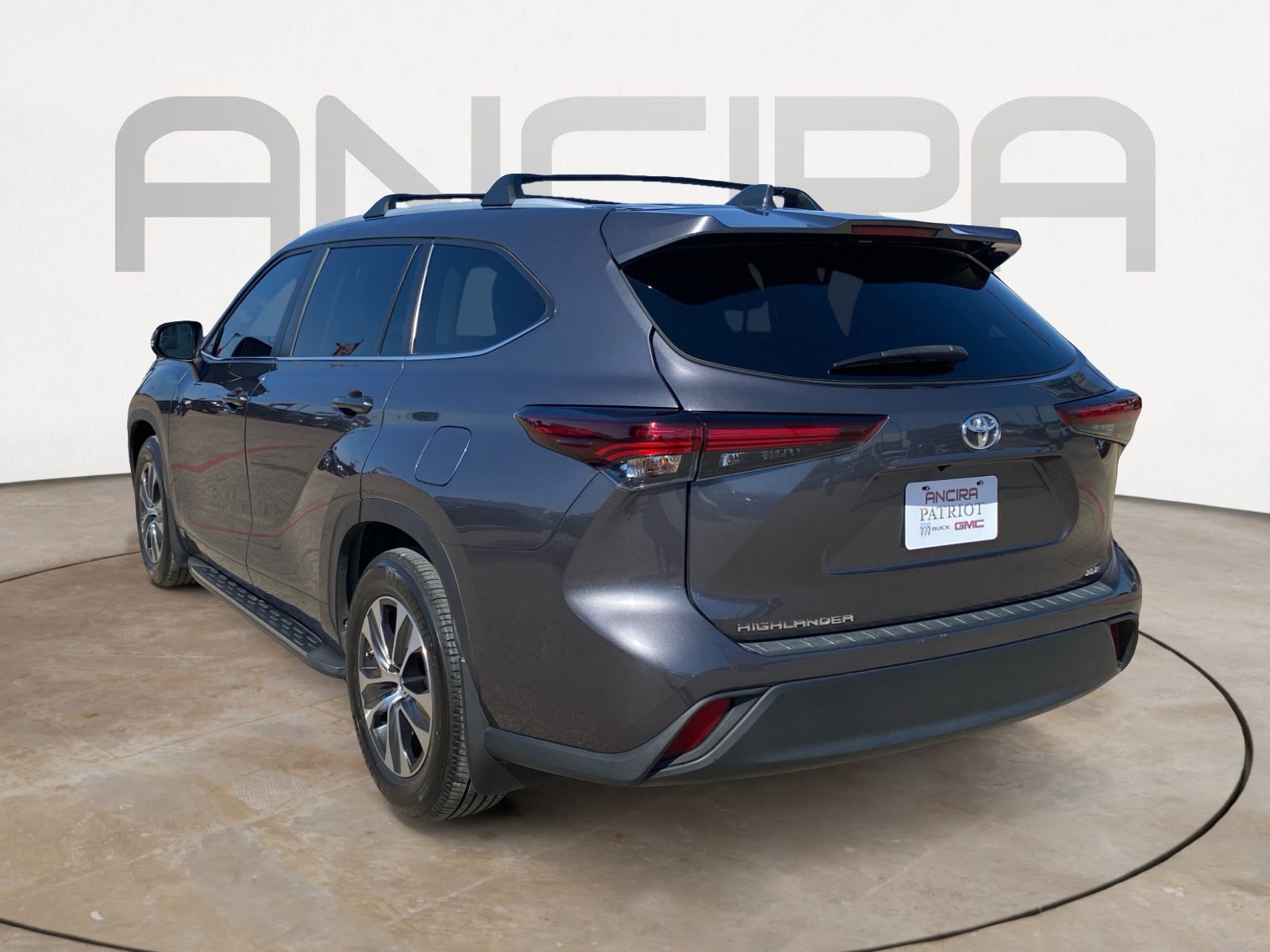 Used 2024 Toyota Highlander XLE image 8