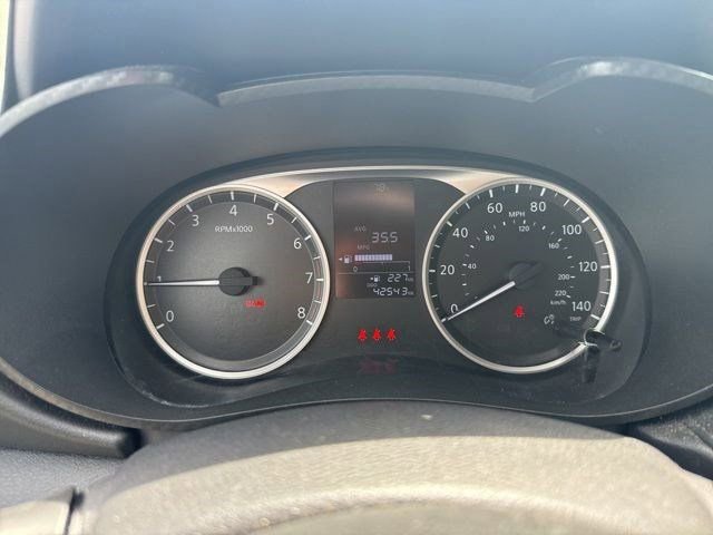 Used 2022 Nissan Versa S FWD image 9