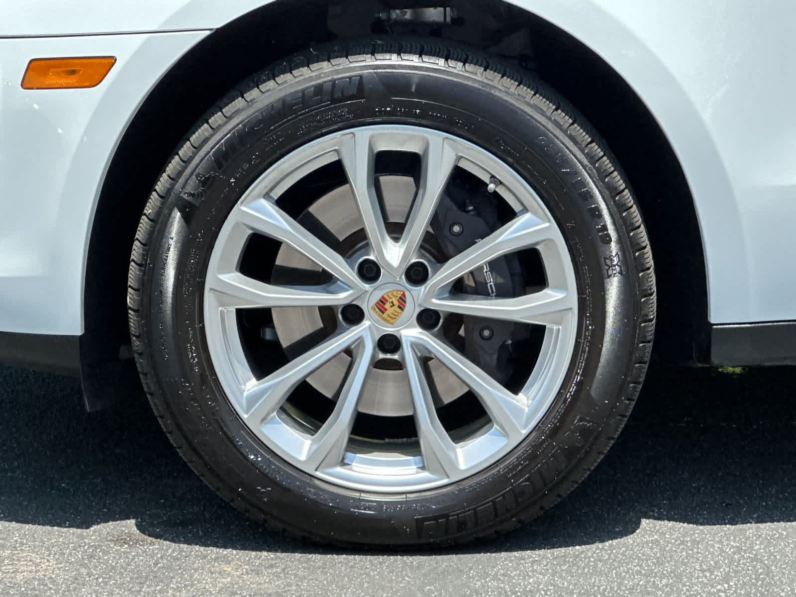 Certified 2025 Porsche Macan AWD/4WD image 30