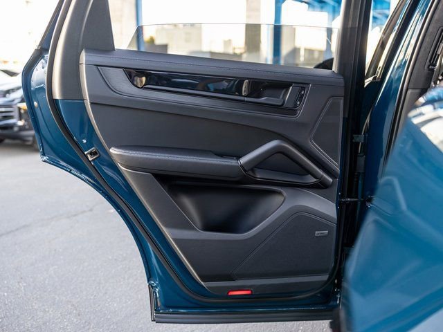 New 2026 Porsche Cayenne GTS image 43