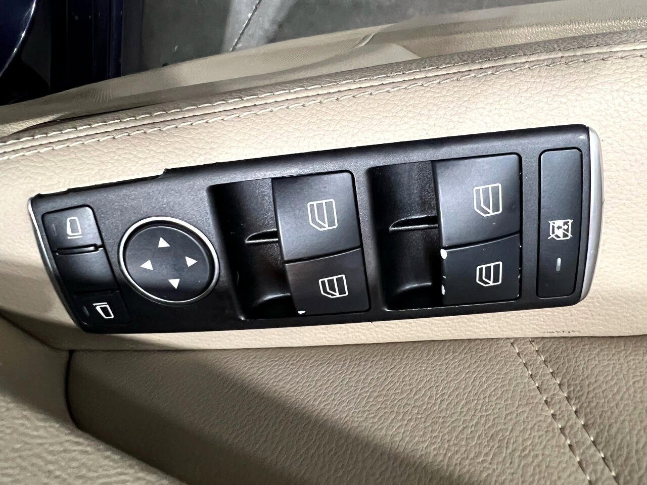 Used 2011 Mercedes-Benz E 350 4MATIC Wagon image 37