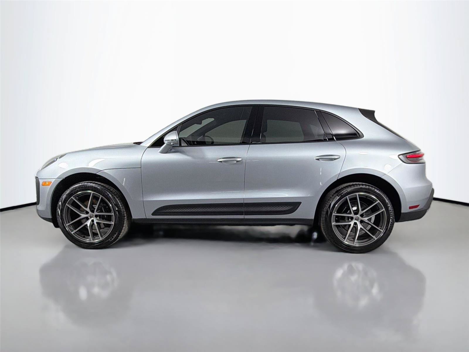 Certified 2026 Porsche Macan Turbo AWD/4WD image 2