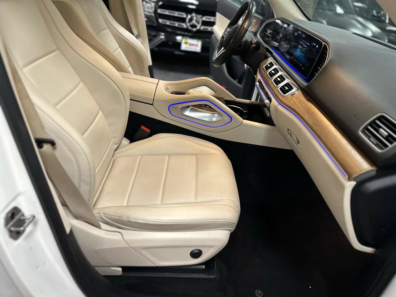 Used 2022 Mercedes-Benz GLE 350 4MATIC w/ Premium Package image 34