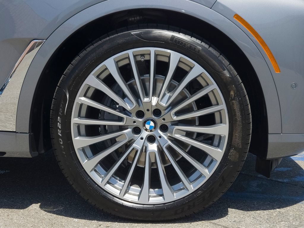 New 2027 BMW X7 xDrive40i w/ Climate Comfort Package AWD/4WD image 6