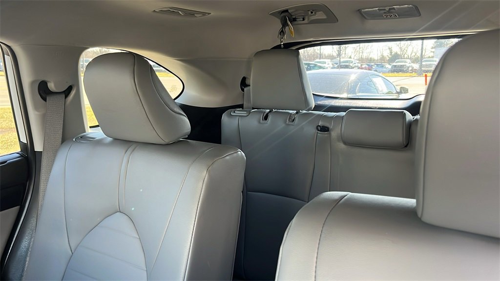 Used 2023 Toyota Highlander XLE image 38