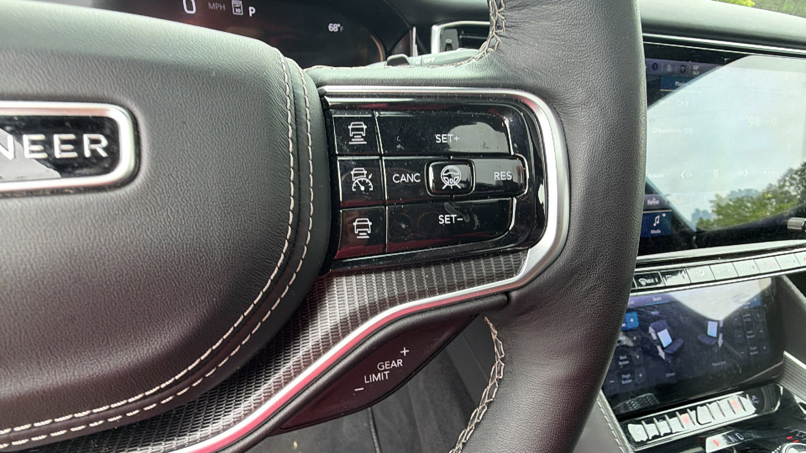 Used 2025 Jeep Grand Wagoneer Series II Obsidian w/ Quick Order Packagew 28T AWD/4WD image 32