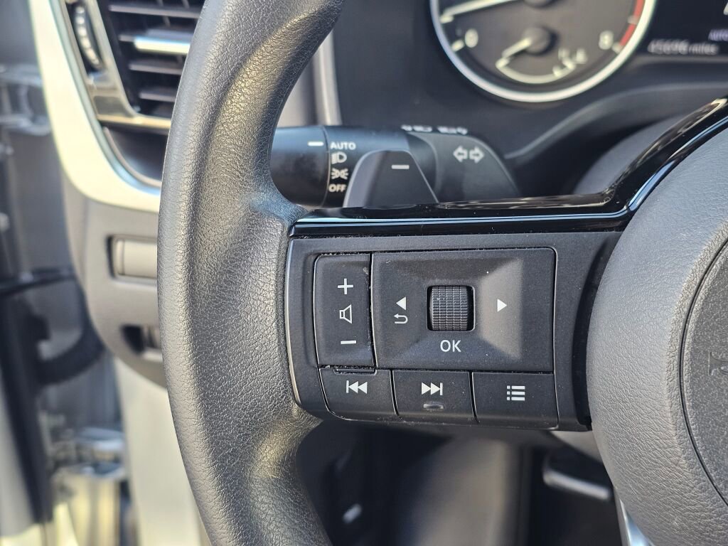 Used 2021 Nissan Rogue SV image 29