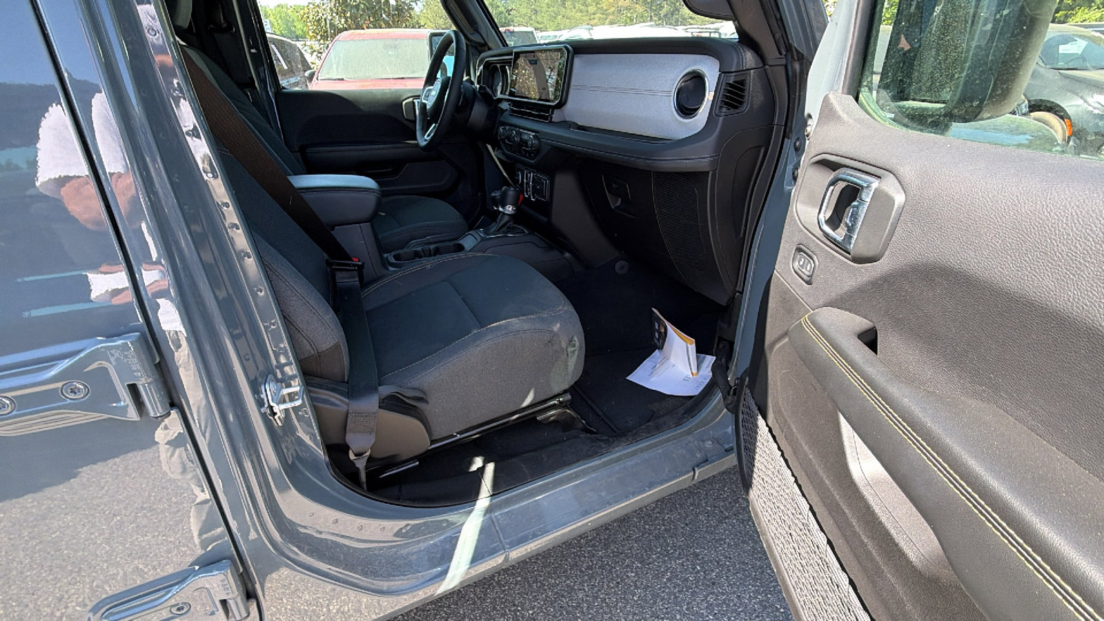 Used 2025 Jeep Wrangler Sahara w/ Safety Group AWD/4WD image 19