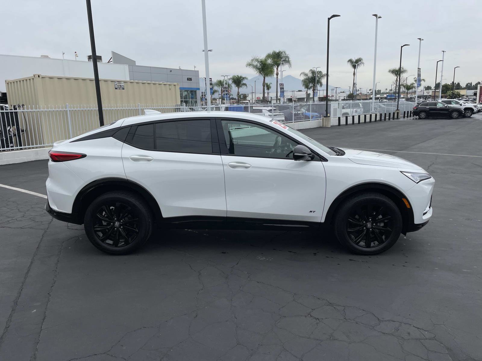 Used 2025 Buick Envista Sport Touring image 4