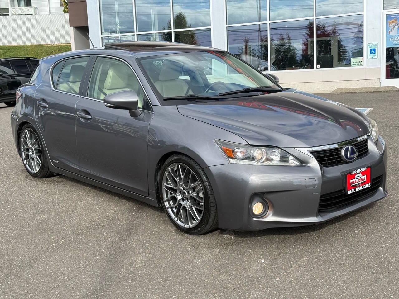 Used 2013 Lexus CT 200h w/ Seat Comfort Pkg FWD image 3