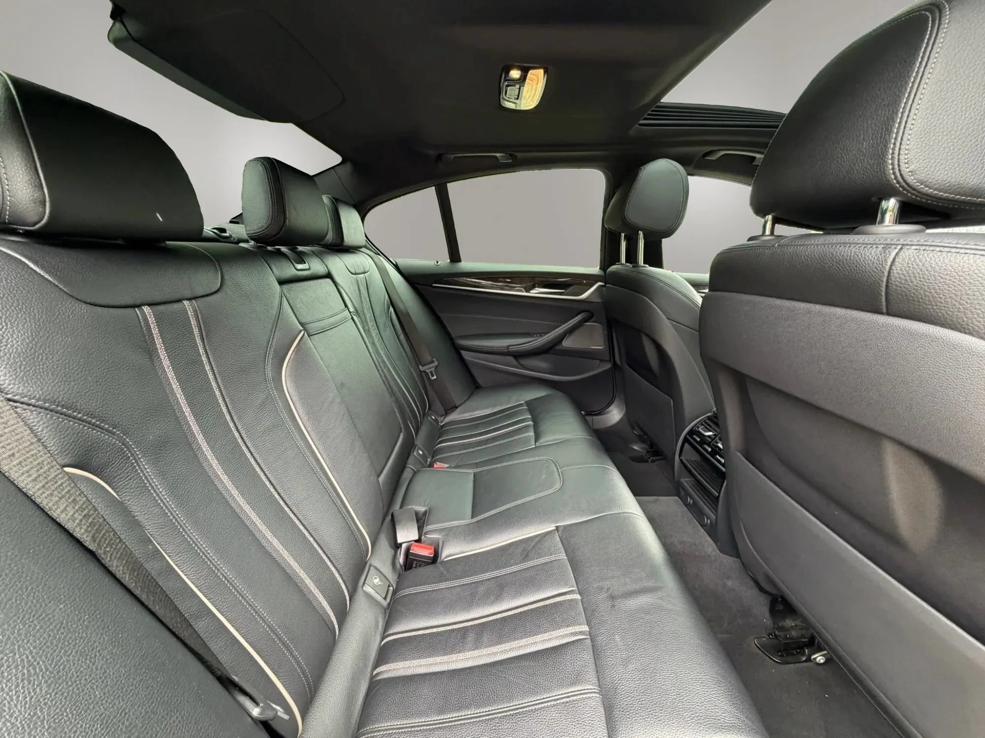 Used 2017 BMW 530i w/ Premium Package RWD image 14