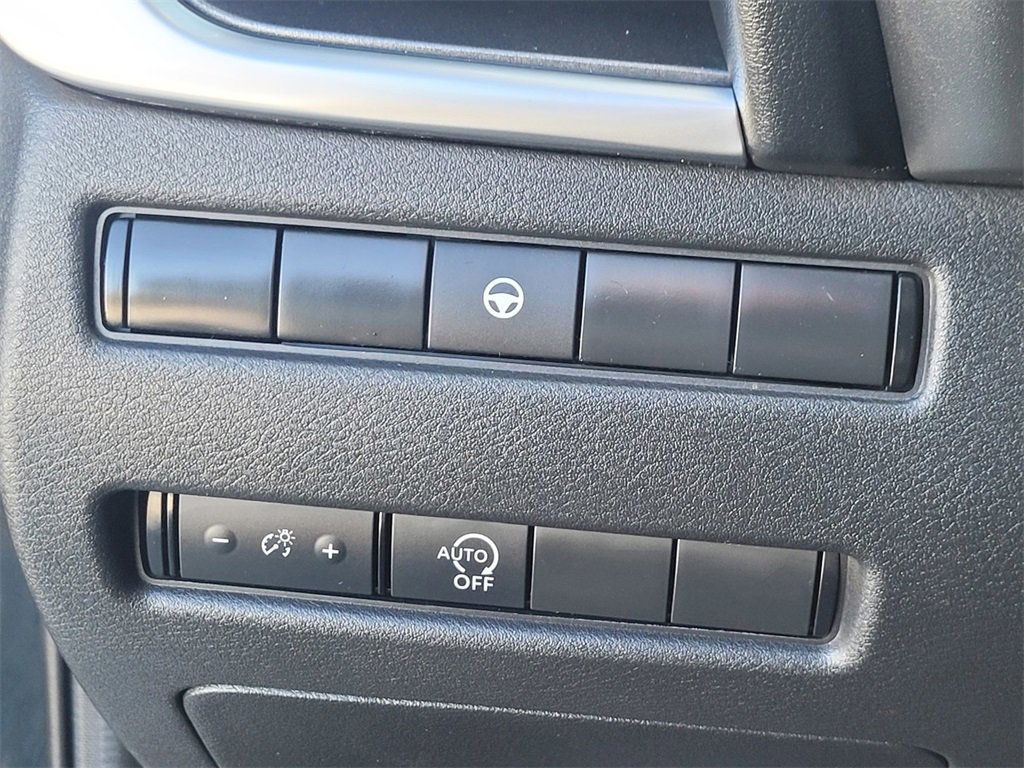 Used 2023 Nissan Rogue SV image 29