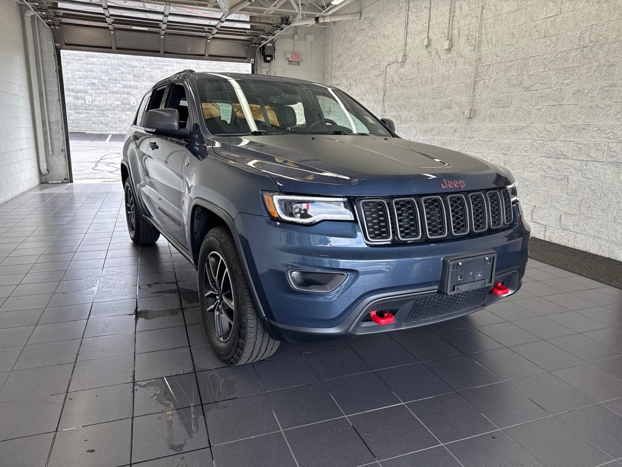 Used 2021 Jeep Grand Cherokee Trailhawk w/ Premium Lighting Group AWD/4WD image 2