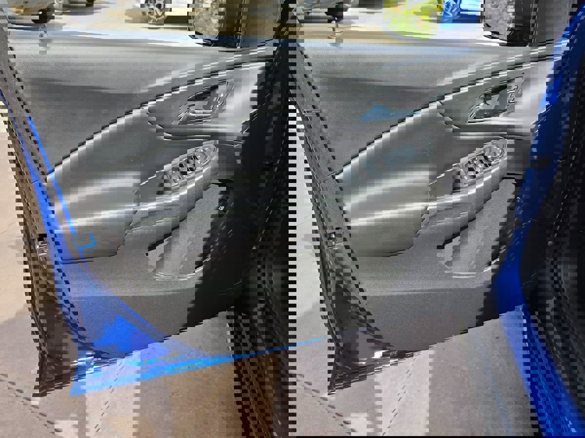 Used 2017 Chevrolet Volt LT w/ Comfort Package image 27