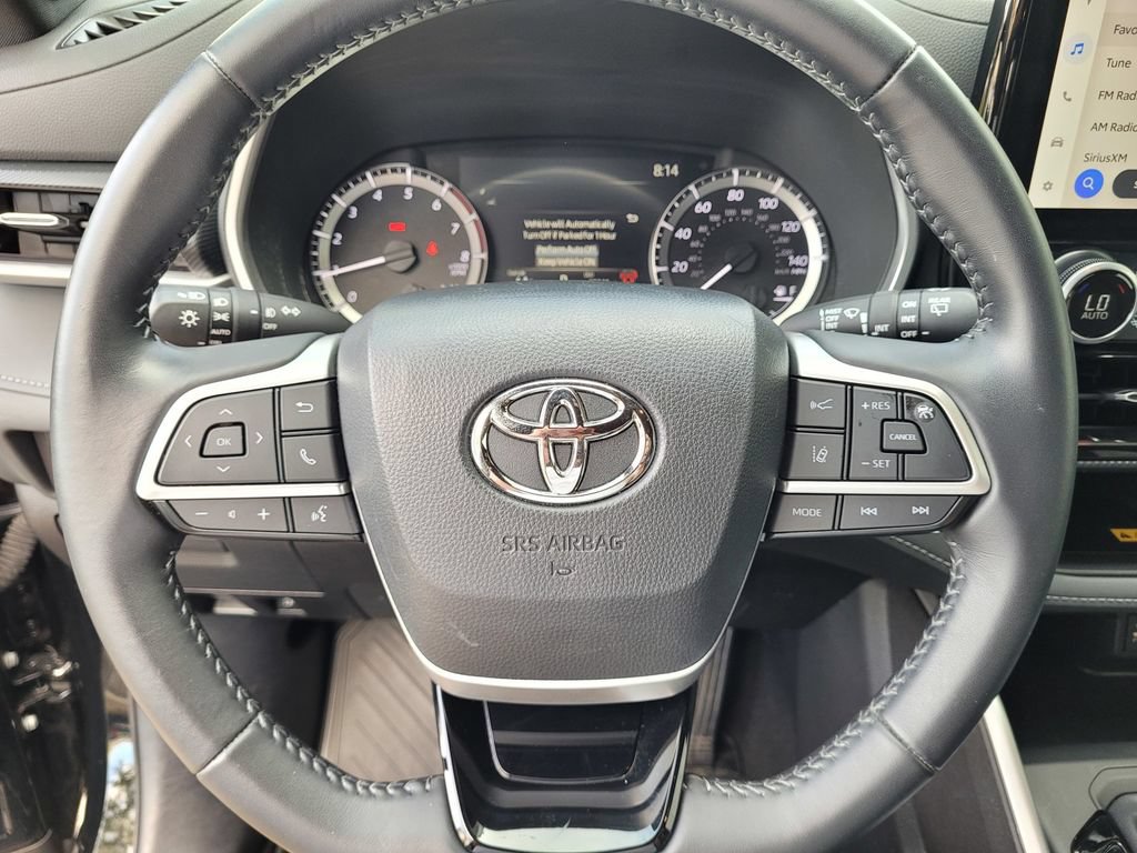 Used 2024 Toyota Highlander XSE AWD/4WD image 16