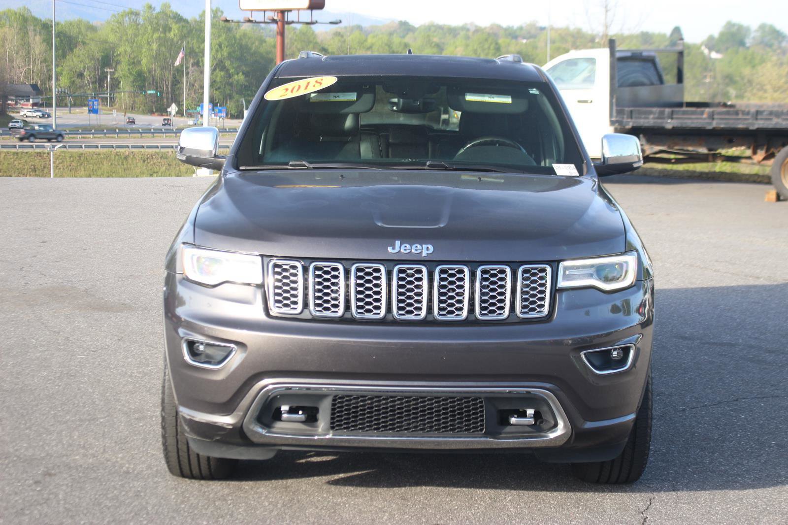 Used 2018 Jeep Grand Cherokee Overland RWD image 2