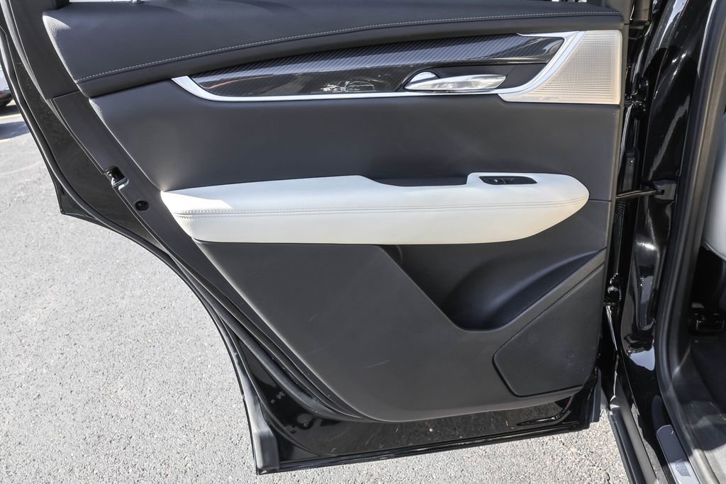 Used 2023 Cadillac XT6 Sport w/ Technology Package AWD/4WD image 31