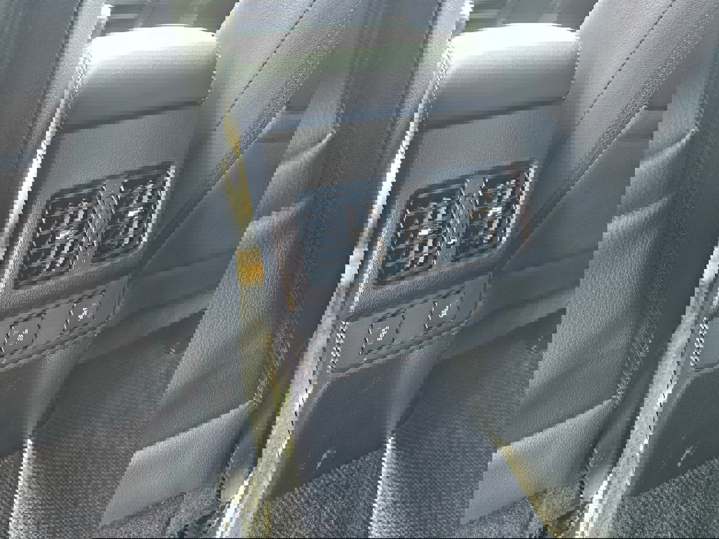 Used 2015 Subaru Outback 3.6R Limited image 18